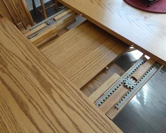 Extra Leaf hides inside this quality made table