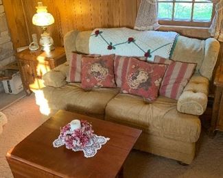 Guest Room 
Drop leaf coffee table 