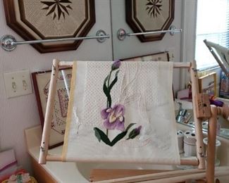 Embroidery stand 