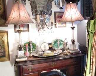 DRESSING TABLE, LAMPS & ACCESSORIES
