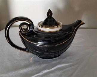 Hall 0670 tea pot with strainer