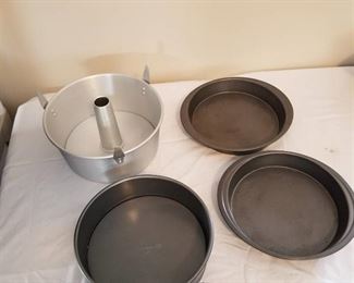 Nordic ware bundt pan, Calphalon spring pan and 2 pans
