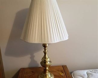 Gold tones table lamp (32")