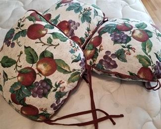 Set of 3 decorative pillows with ties