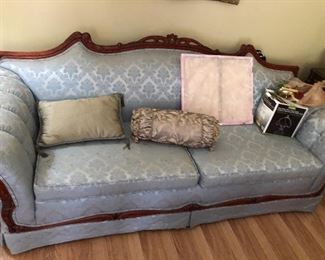 Vintage couch, clean and comfortable 