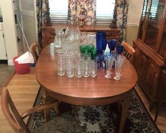 Nice glassware, some glue and green as well. Beautiful dining suit