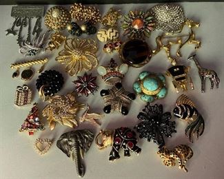Vintage & Fashion Brooches : Joan Rivers, Rhinestones, and More