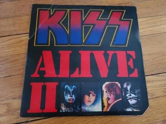 Kiss Album