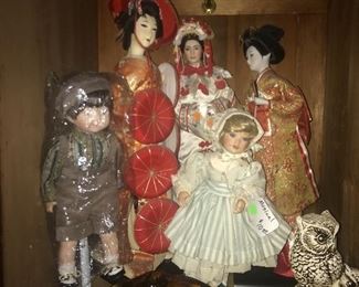 Collection of Asian dolls & misc dolls 