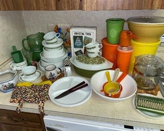 Corning Ware Crazy Daisy dish set, vintage Pyrex percolator, and other mid century cooking items 