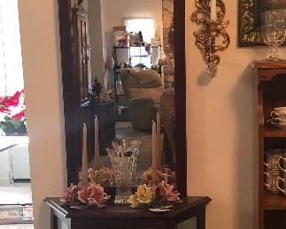 Console display cabinet with mirror