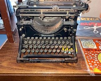 Antique Underwood Typewriter 1913 (Not 1/2 Price)