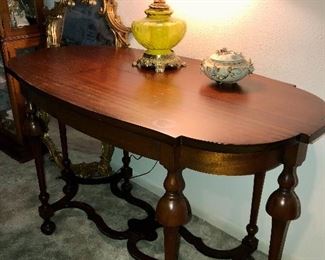 (SOLD) Elegant 6 leg table with drawer 