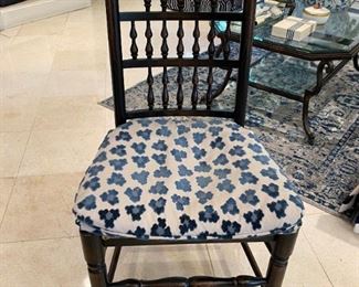 Set of (8) rush seat dining chairs with custom blue & white cushions