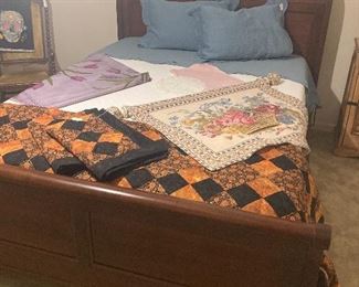 Twin sleigh bed with mattress/box spring