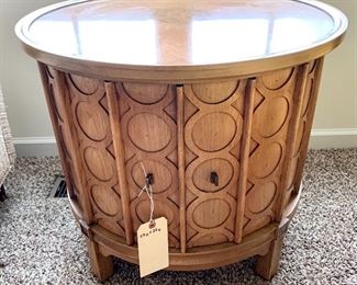 $300 - Mid-century drum side table by Thomasville. This table features spiral ring design going all the way around, solid wood construction, two swing doors. American Craftsmanship at its finest! Circa Mid-20th century Perfect condition.  23 Diameter 22H