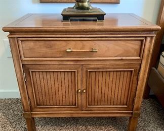 $400 - PAIR of AUTHENTIC Mid-century modern bed side tables by Thomasville. 23W 15D 24H. BEAUTIFUL condition!!