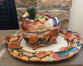 $120.00 - 21 W 14D 10H, mallard tureen with large platter. 