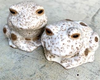$18. PAIR of Fitz & Floyd ceramic froggies. Small scale. 