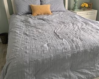 Set includes headboard, footboard, queen size mattress and 1 nightstand