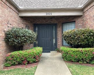 This garden home will be on the market, so come help us empty it!!! We look forward to seeing you !