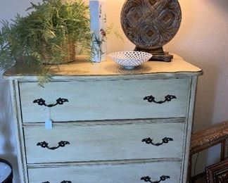 4-drawer chest