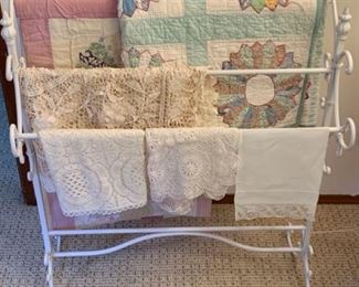 213b1 Vintage Quilts With Rack