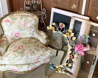 225b2 Vintage Floral Boudoir Chair