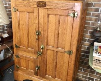 Very Cool 1927 Ice Box! Excellent condition !