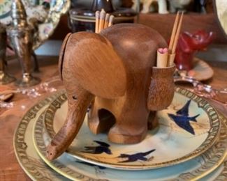 Look at this cutie pie elephant match stick holder!