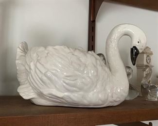 Vintage swan planter... be careful swans are actually kinda mean!