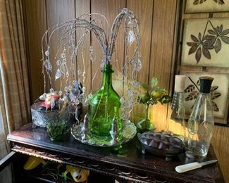 Vintage decor galore just waiting for someone with a creative mind and a sense of style!