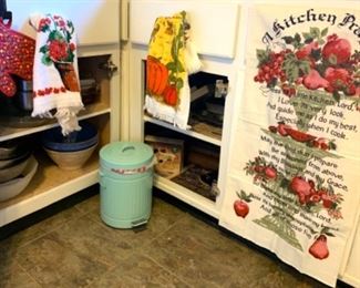 Who needs this adorable mini teal color trash can?