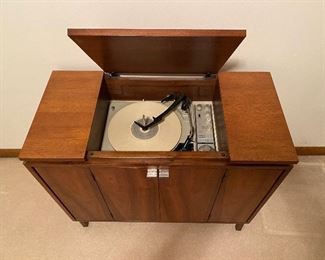 Absolutely adorable  mid-century KLH console record player