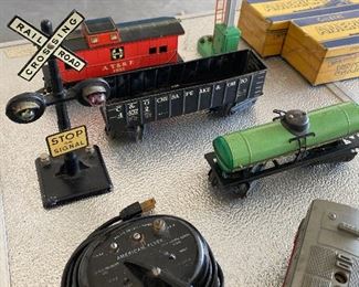 All metal Marx cars. Green Lionel signal.