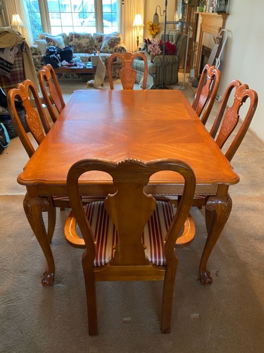 Master Home Furniture Co. Carved Wood Dining Room Table & 6 Chairs - $280 - 66" Long x 42" Wide x 30" High