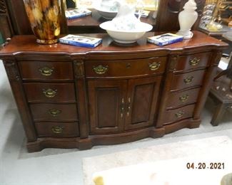 dresser/mirror, headboard/footboard/rails