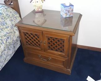 Night stand 