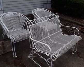 Another look at the patio furniture 