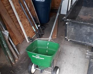 Fertilizer  spreader