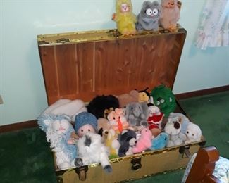 Cedar lined trunk vintage