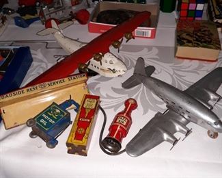 Tin toy aeroplanes 