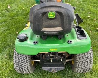 JOHN DEERE X324 Riding Lawn Mower