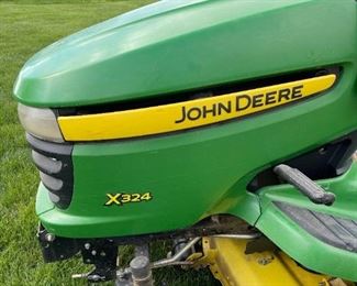 JOHN DEERE X324 Riding Lawn Mower