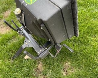 JOHN DEERE Mounted Electric Spreader