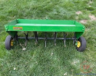 JOHN DEERE Tow-Behind Plug Aerator