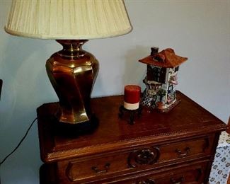 Small Bombay chest, brass lamp
