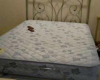 Adjustable queen size bed