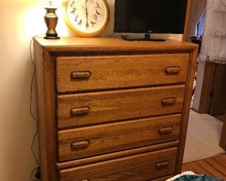 Oak 5 drawer chest of drawers