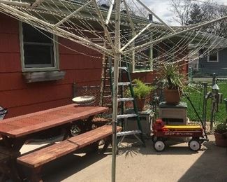 Vintage umbrella spiderweb clothesline